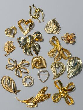 Gold Tone Brooch Lot 17 Pc Bows Hearts Floral Mixed Avon Gerrys PG Vintage Style